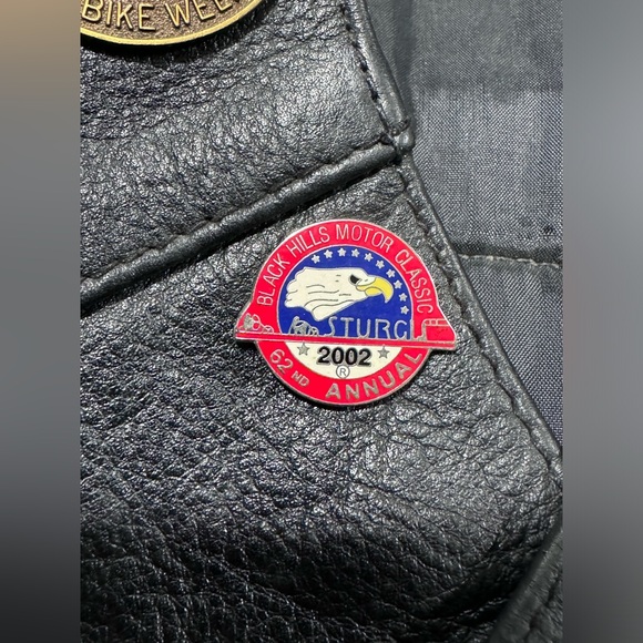 VINTAGE FMC BMW MOTORCYCLE LEATHER VEST WITH‎ COMMEMORATIVE PATCHES & PINS SZ 44 - Picture 5 of 13